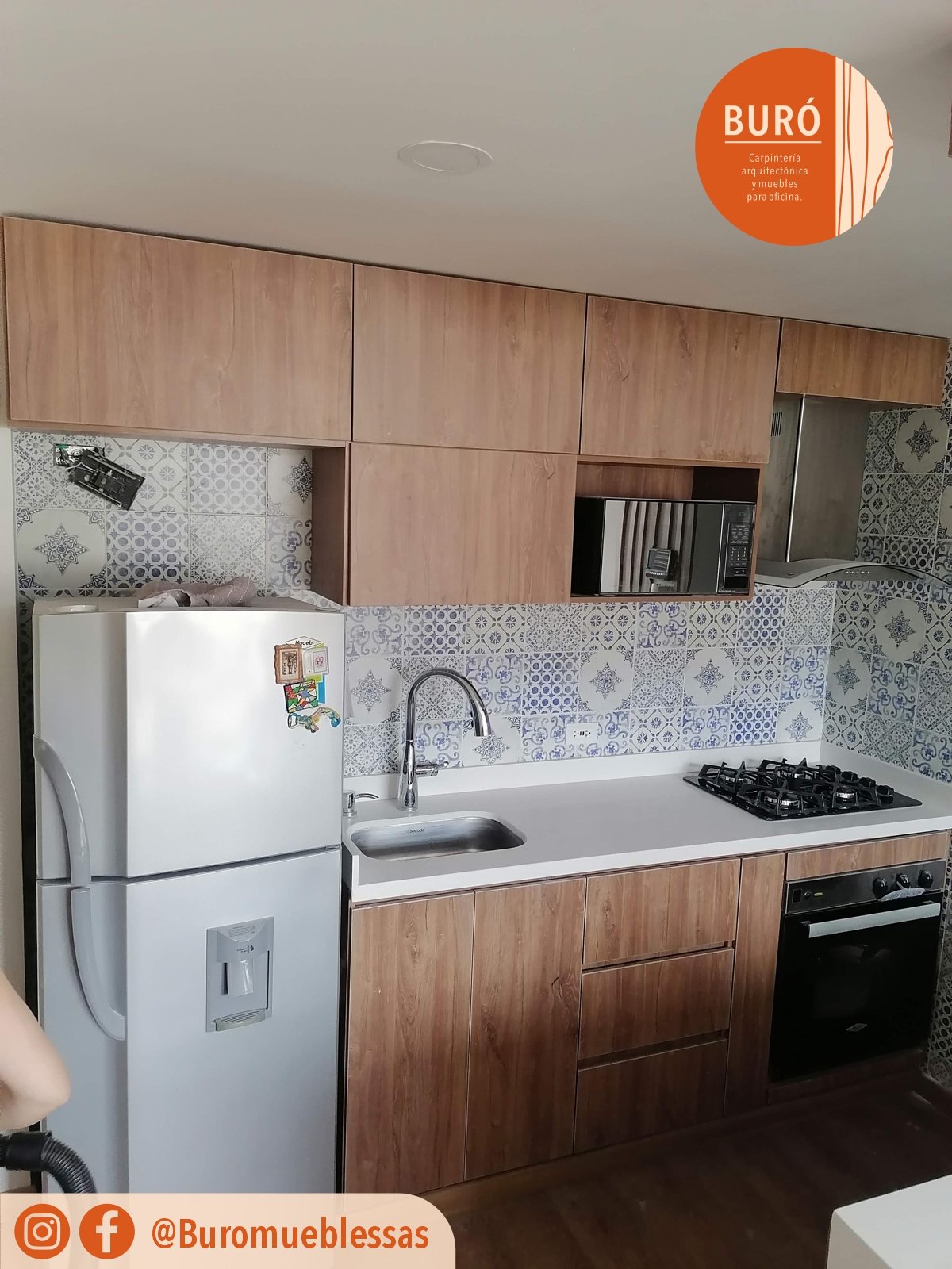 Cocina Lienal con barra frontal 0.1.jpg